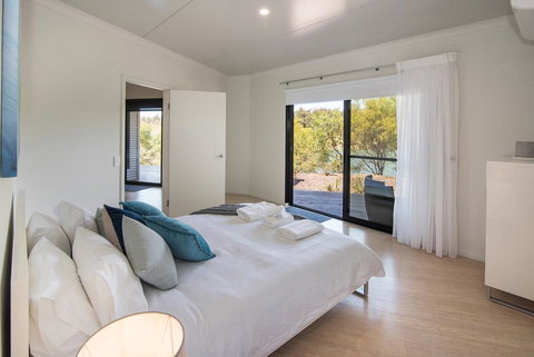 Wirraway Luxury Chalet - Accommodation Perth 2