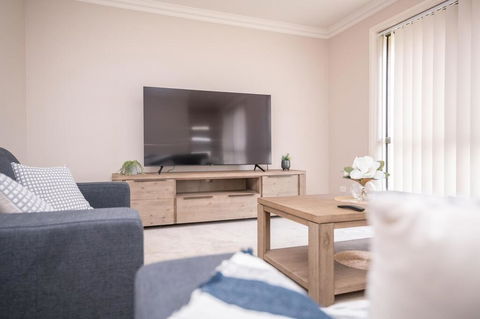 Wonderful Windred Modern, Comfy, Quiet - Accommodation Perth 3