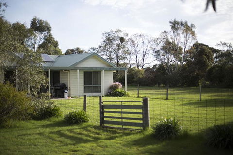 Woongara Cottage - Pet Friendly Country Retreat - Accommodation Perth 0