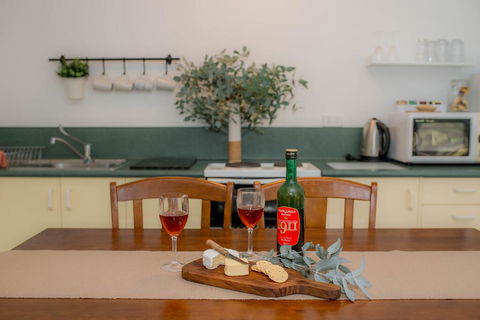 Woongara Cottage - Pet Friendly Country Retreat - Accommodation Perth 2