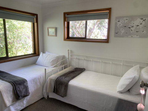 Wreck Beach Cottage @ Shoal Bay - Accommodation Perth 3