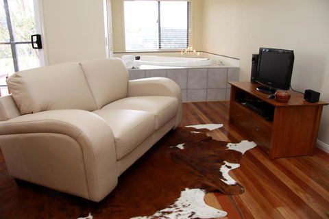Yabbaloumba Retreat - Accommodation Perth 3