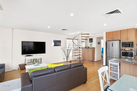 Yacaaba Terrace, Unit 9, 3 Yacaaba Street - Accommodation Perth 3