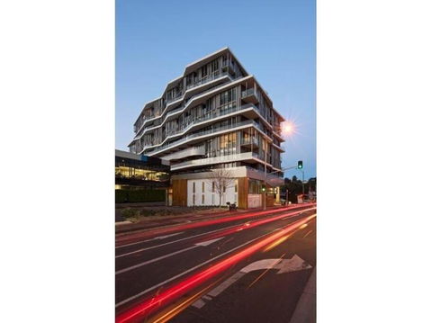 Yarra River Luxury 1BD Apartment - Accommodation Perth 2