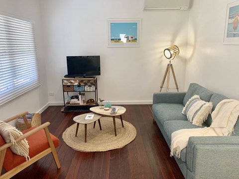 Yaringa Cottage...by The Sea - Perth Resorts 3