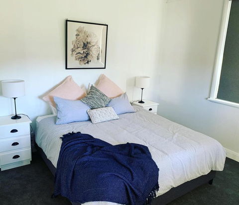 Yellow Door House Adelong - Accommodation Perth 2