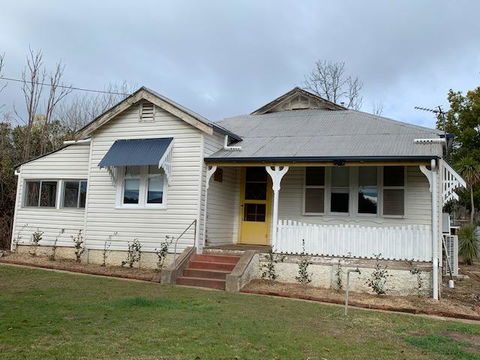 Yellow Door House Adelong - Accommodation Perth 1