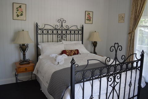 YesterYear On West - Accommodation Perth 3