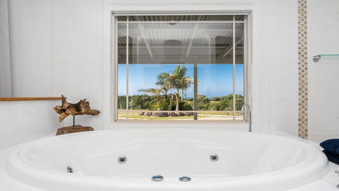 Your Luxury Escape - Byron Sunset Breeze - Accommodation Perth 0