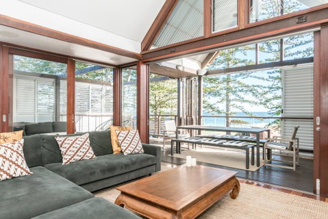 Your Luxury Escape - On The Bay - Stunning Beachfront Apartment - Accommodation Perth 0