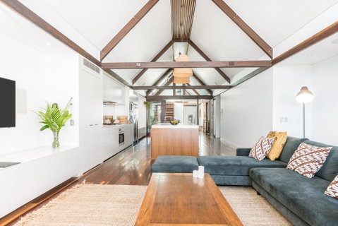 Your Luxury Escape - On The Bay - Stunning Beachfront Apartment - Accommodation Perth 2