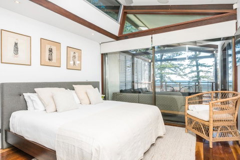 Your Luxury Escape - On The Bay - Stunning Beachfront Apartment - Accommodation Perth 3