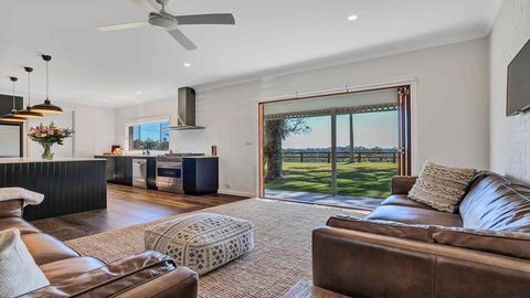 Your Luxury Escape - Paul's Farmhouse At Newrybar - Accommodation Perth 0