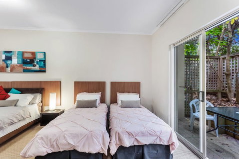 Zenith Studio, Unit 3/10 Messines Street - Accommodation Perth 2