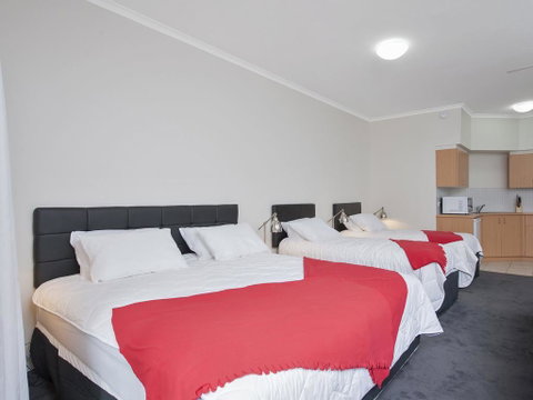 Zenith Studio, Unit 4/10 Messines Street - Accommodation Perth 2
