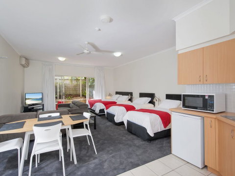 Zenith Studio, Unit 4/10 Messines Street - Accommodation Perth 3