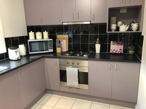 Haven Family& Dog Freindly , Close To Hospital, Airport, Bunnings - Accommodation Perth 2