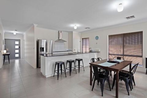 4 Comfy Spacious Family Home - Accommodation Perth 0