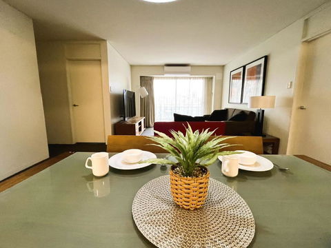 420 Spacious City Sanctuary Poolgym 2x2 - Accommodation Perth 1