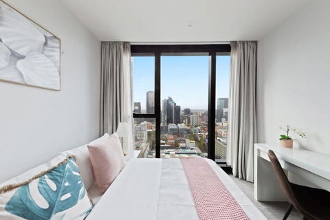A Chic 2BR Apt Near Melbourne CBD W FREE Parking - Accommodation Perth 0