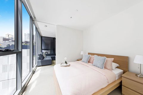 A Chic Apt With A Large Balcony Next To Grand Prix - Accommodation Perth 0