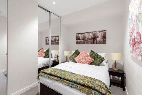 A Cozy & Comfy 2BR Apt Near Victoria Market - Accommodation Perth 3