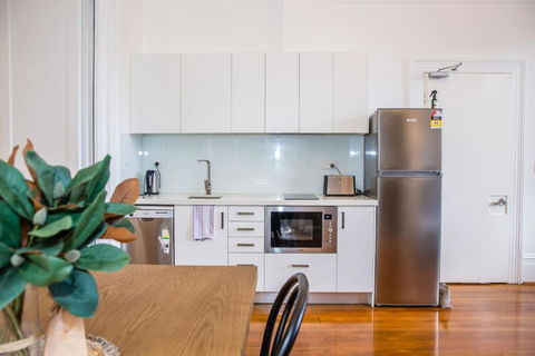 A Designer Apartment With Classic Heritage Details - Accommodation Perth 4