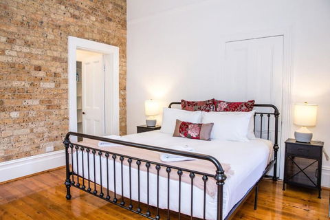 A Designer Apartment With Classic Heritage Details - Accommodation Perth 3
