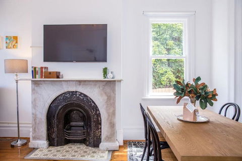 A Designer Apartment With Classic Heritage Details - Accommodation Perth 2