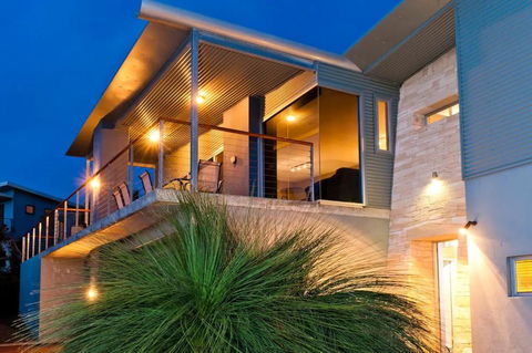 A La Plage Beach House - Accommodation Perth 0