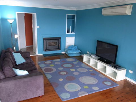 A LAKEHOUSE ESCAPE - A Waterfront Reserve On Shores Of Lake Macquarie - Accommodation Perth 4