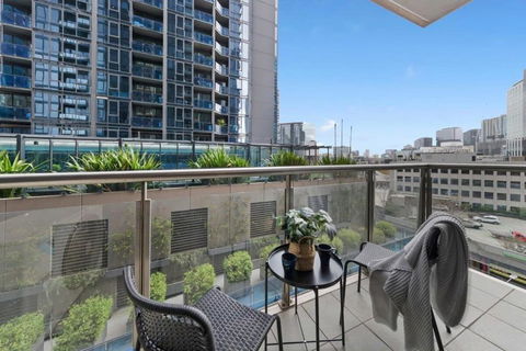 A Large 2BR Apt Near Crown Sleeps 8 FREE Parking - Accommodation Perth 0