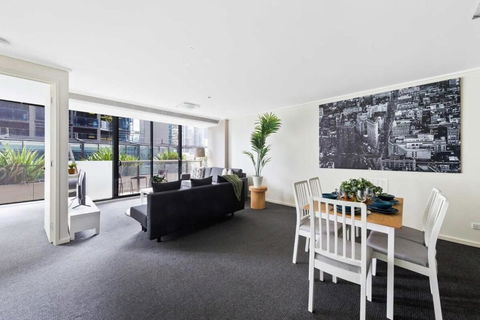 A Large 2BR Apt Near Crown Sleeps 8 FREE Parking - Accommodation Perth 2