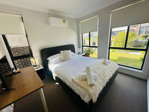A Private Ensuite With AC And TV - Accommodation Perth 3