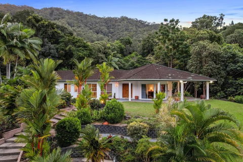 A Piece Of Tropical Paradise-Near Crystal Cascades - Accommodation Perth 0