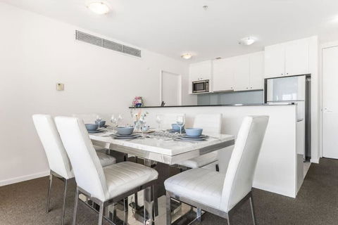 A Spacious 2BR Apt With An Amazing View Over Darling Harbour - Accommodation Perth 4