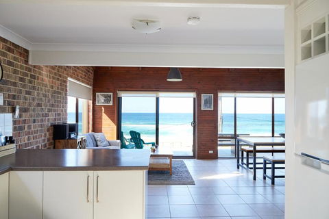 A Stones Throw At Mollymook Beach - Accommodation Perth 3