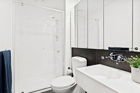 A Stylish 2BR Apt Next To Southern Cross With City Views - Accommodation Perth 3