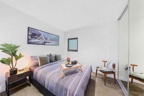 A Stylish 2BR Apt With City Views In Southbank - Accommodation Perth 4