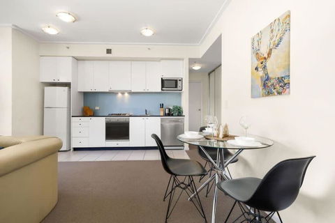 A Stylish Apt City Views Next To Darling Harbour - Accommodation Perth 4