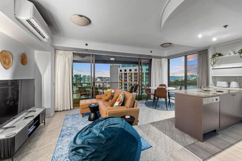 A Touch Of Class - 2Bed-2Bath-1Car-Balcony-Views - CBD - Accommodation Perth 1