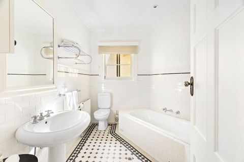 A Very Georgian Stay - Accommodation Perth 3