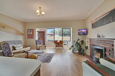 A Wave From It All - Accommodation Perth 2