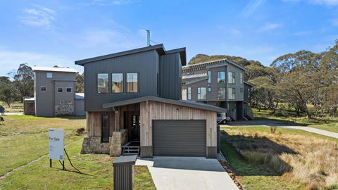 About Time - Accommodation Perth 0