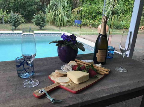 Absolute Beach Front Home -Dogs, Surf, Relax, Bush - Accommodation Perth 3