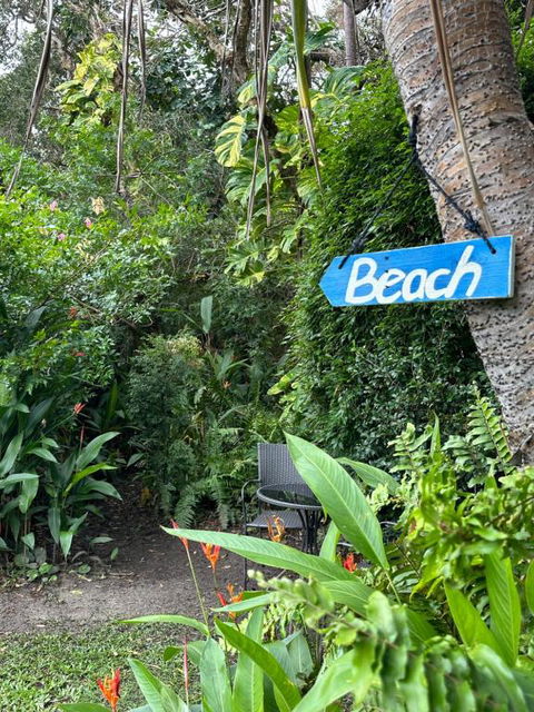 Absolute Beach Front Home -Dogs, Surf, Relax, Bush - Accommodation Perth 2