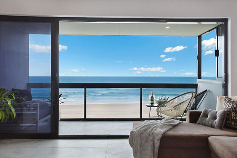 Absolute Beach Front Renovated 3 Bdrm 2 Bath App - Accommodation Perth 0