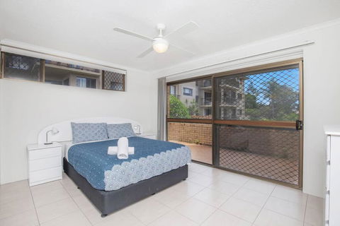 Absolute Beachfront Apartment! - Accommodation Perth 4