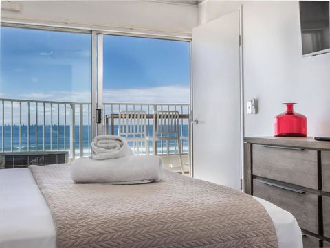 Absolute Beachfront Apartment In Paradise - Accommodation Perth 3