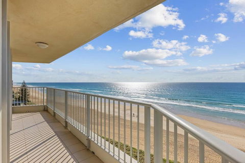 Absolute Beachfront Apartment - Perth Resorts 4